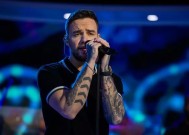 Rita Ora强忍着泪水在MTV EMAs颁奖礼上向Liam Payne致敬